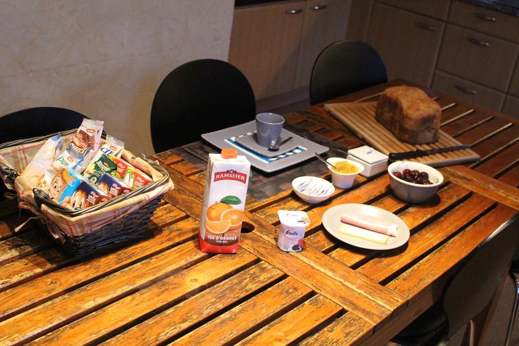 Au Coeur Du Vignoble Sur Bursins Bed and Breakfast Εξωτερικό φωτογραφία