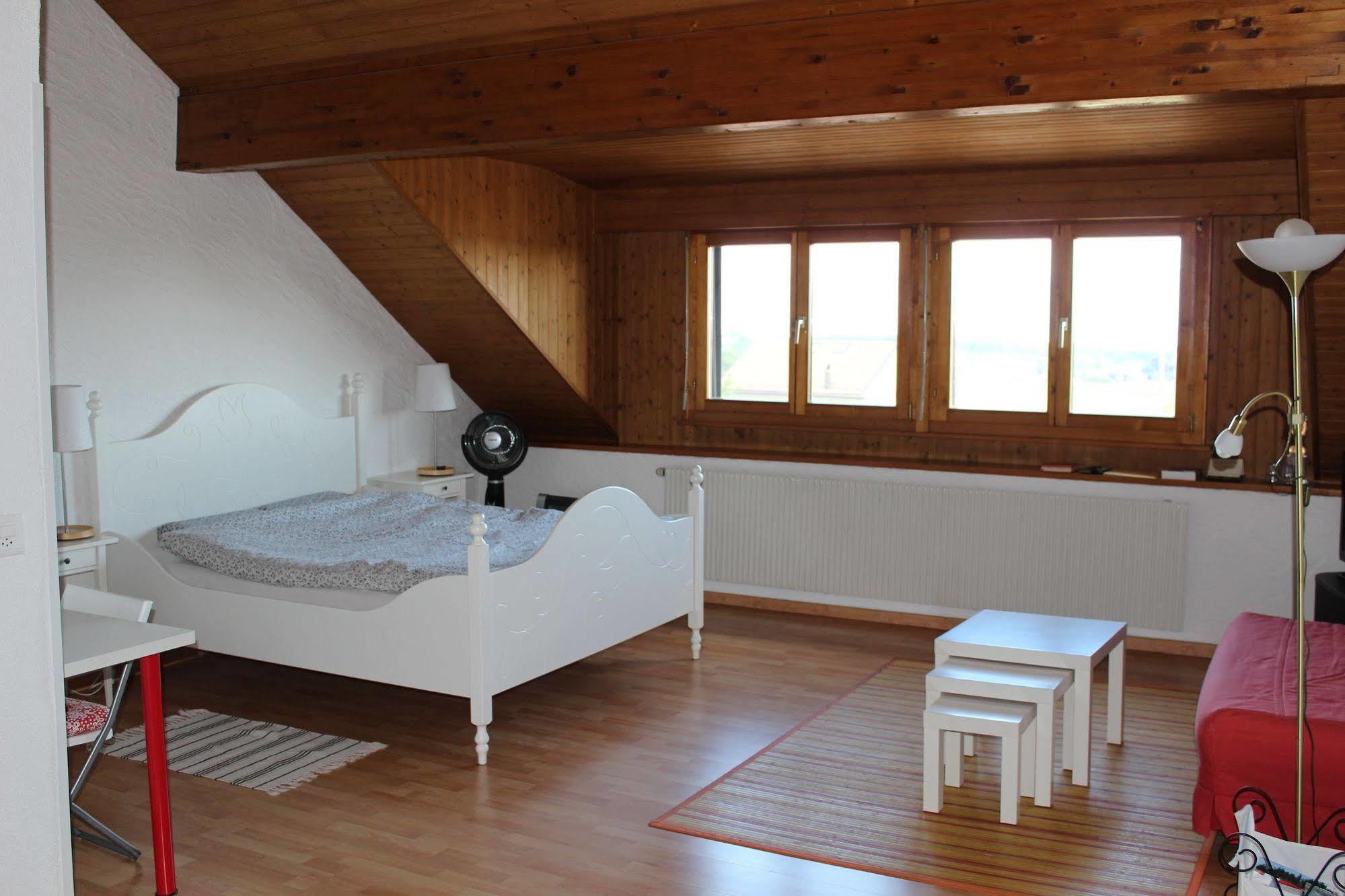 Au Coeur Du Vignoble Sur Bursins Bed and Breakfast Εξωτερικό φωτογραφία