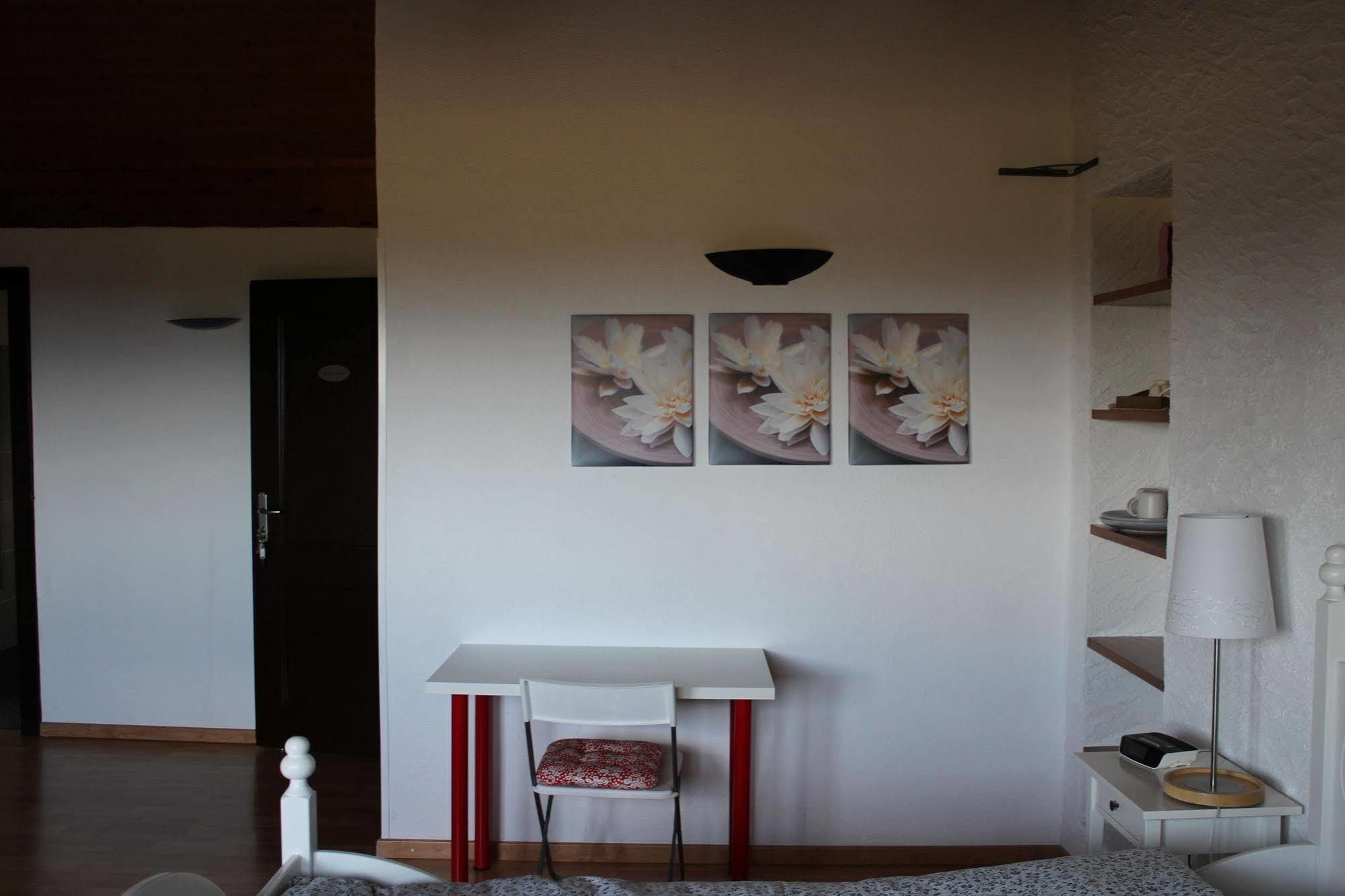 Au Coeur Du Vignoble Sur Bursins Bed and Breakfast Εξωτερικό φωτογραφία